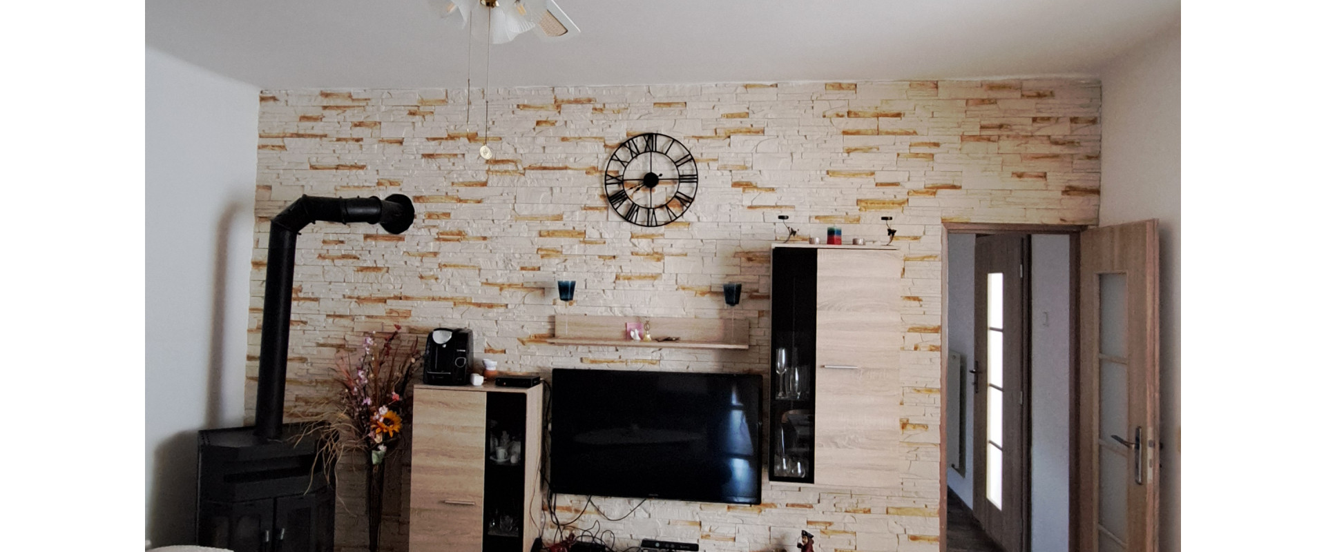 TOP! Rodinný dom s bazénom a výrivkou 40 min od Bratislavy