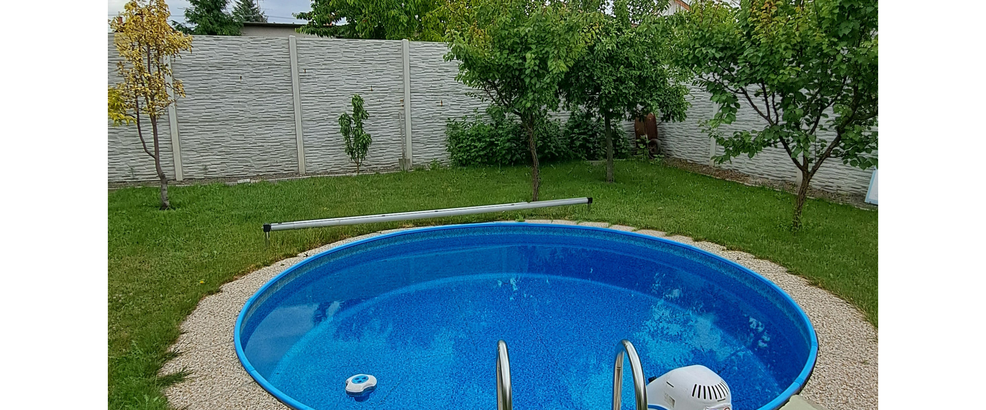 TOP! Rodinný dom s bazénom a výrivkou 40 min od Bratislavy