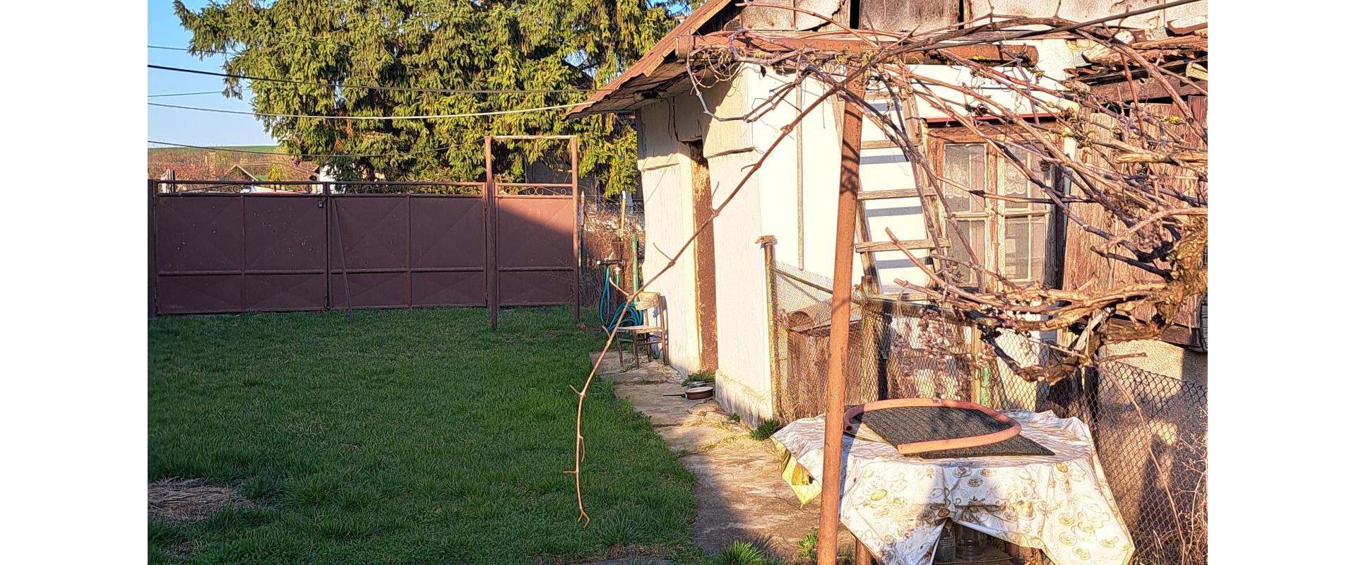 Útulná chalupa s veľkým pozemkom 14 min od Podhájskej