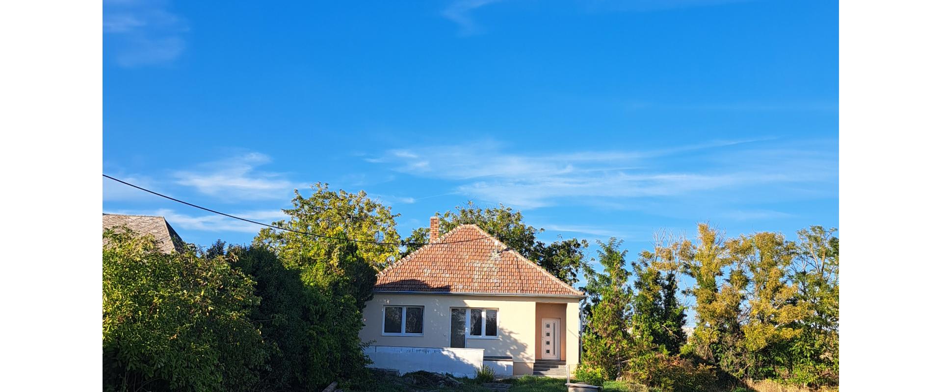 4-izbový rodinný/ víkendový / dom v tichej obci Veľké Kosihy
