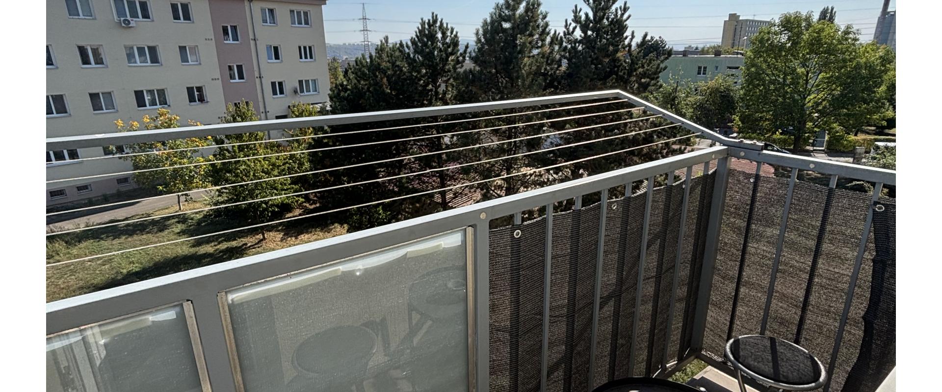 Prenájom priestranného 2-izbového bytu s balkónom na Severe