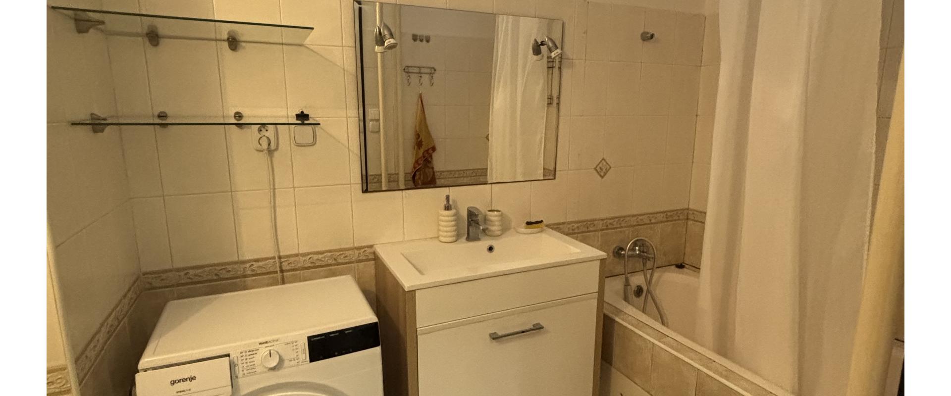 Prenájom priestranného 2-izbového bytu s balkónom na Severe