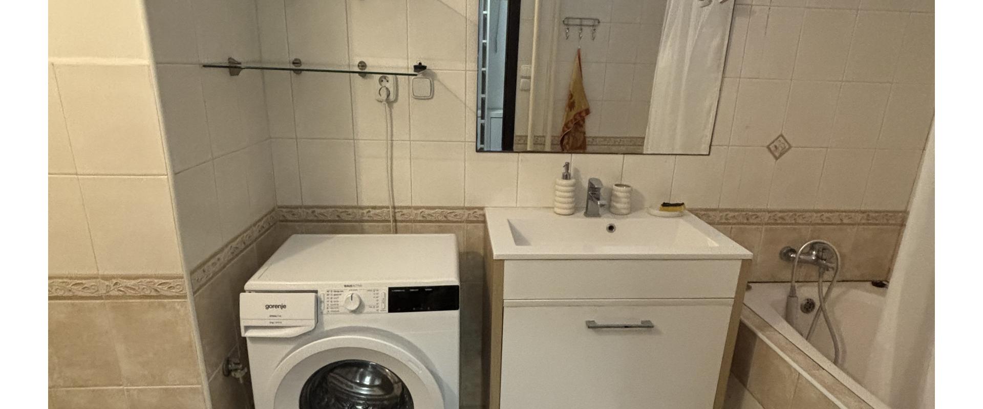 Prenájom priestranného 2-izbového bytu s balkónom na Severe