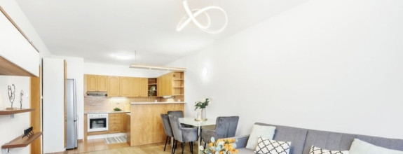 PREDAJ: Presvetlený 3 izbový byt - Petržalka - Slnečnice