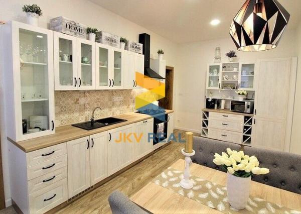 JKV Real ponúka exkluzívne na predaj zariadený 2i byt na Suchom mýte