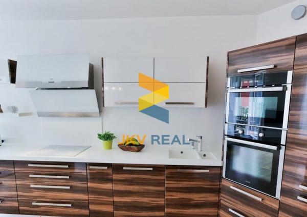 JKV REAL ponúka na prenájom 3 izbový byt
