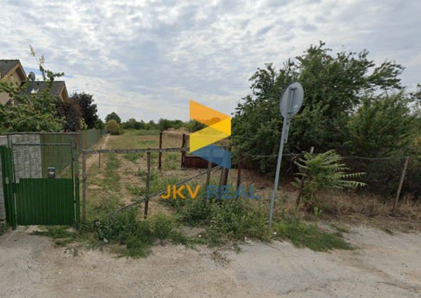 NA PREDAJ ROVINATÝ POZEMOK V P.BISKUPICIACH