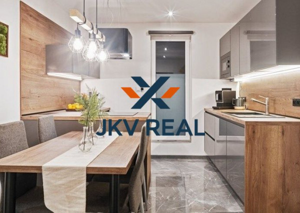 JKV Real ponúka na predaj pekný poschodový rodinný dom, Malé Leváre