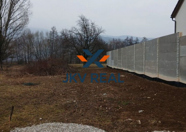 Ponúkame na predaj lukratívny pozemok v Nitrici