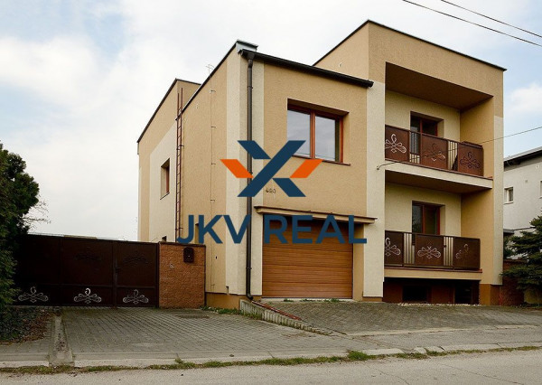 4 izbový rodinný dom s garážou v tichej lokalite