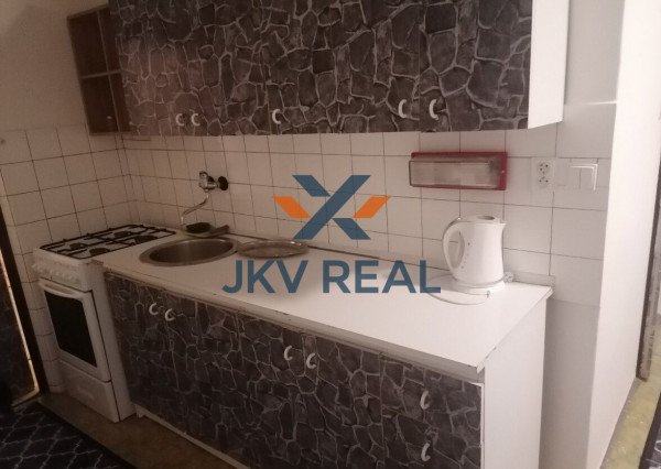 Ponúkame na prenájom 2-izbový byt v tichej lokalite v Banskej Bystrici časť Fončorda.