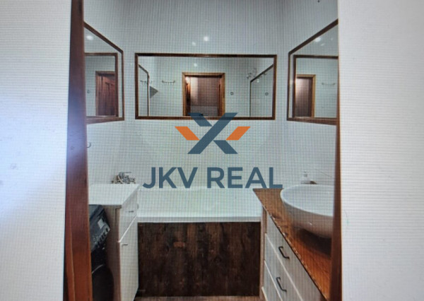 JKVreal ponúka na predaj štýlový 3-izbový byt s drevenými prvkami na Haanovej ulici – Petržalka