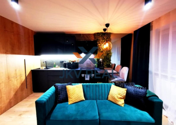 Nadherný luxusný 2 a pol izb. byt na prenájom v centre PD