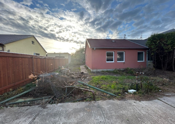 NA PREDAJ RODINNÝ DOM V SENCI