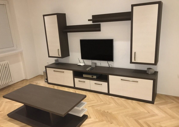 NA PREDAJ Priestranný 3-izbový byt so ZÁHRADOU, GARÁŽOU a VLASTNÝM KÚRENÍM v Galante