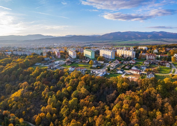 JKV REAL ponúka na predaj pozemok v lukratívnej časti mesta Prievidza Na Karasiny