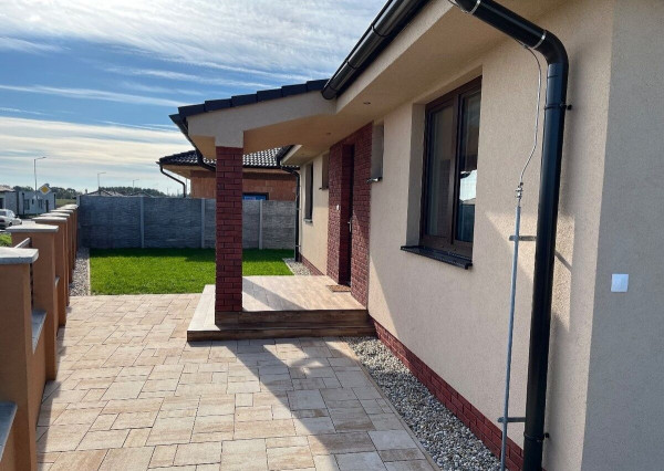 Investujte do kvality života: Novostavba vo Dvoroch nad Žitavou s kompletnou občianskou vybavenosťou!