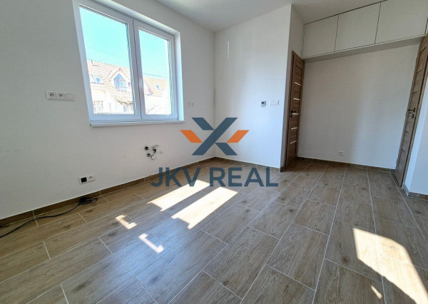 PREDAJ NOVÝ 2-IZBOVÝ BYT V RODINNOM DOME  S VLASTNOU ZÁHRADOU, BRATISLAVA-VAJNORY