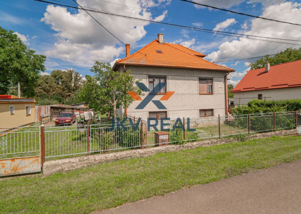 REZERVOVANÉ ! JKV REAL ponúka na predaj rodinný dom na priestrannom pozemku v kľudnej lokalite !