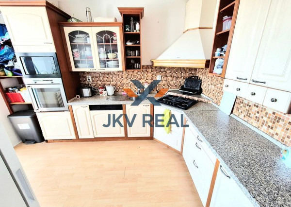 PREDAJ 3-IZBOVÝ BYT S LOGGIOU V OBĽÚBENEJ ČASTI PETRŽALKY