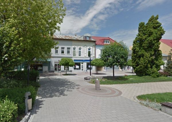 Na predaj Zrekonštruovaný 3-izbový Podkrovný Byt v Centre Michaloviec!