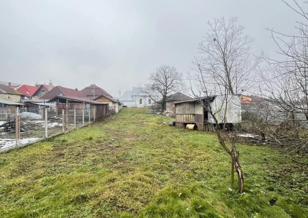 Investícia s Potenciálom: Stavebný Pozemok s Chatkou v Krivošťanoch pri Strážskom!