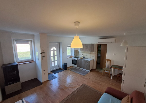 Na predaj stavebný pozemok v Palárikove s malým domčekom