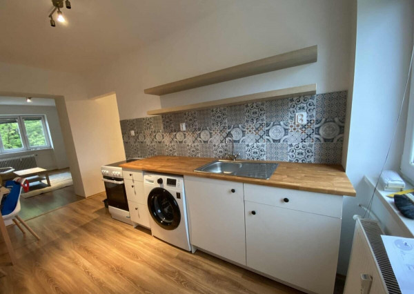 Na predaj kompletne prerobený 2 izbový byt v Komárne