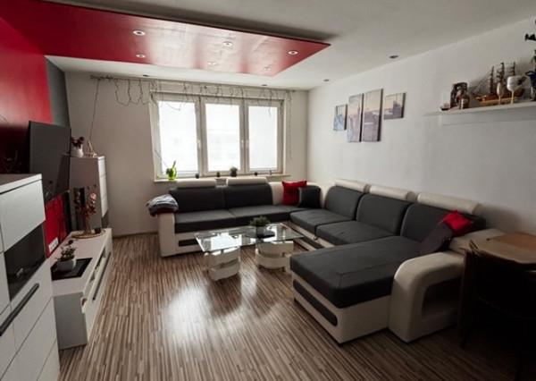 Prenajmeme veľký 3 izbový byt v Prievidzi na Zapotôčkach.