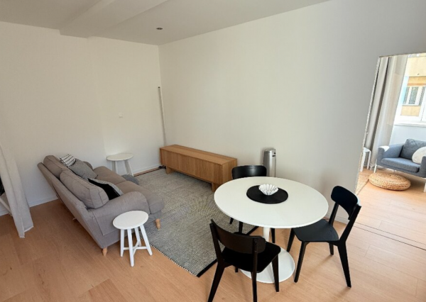 Prenájom čerstvo zrekonštruovaného 2 izbového bytu v centre