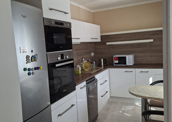 PRENÁJOM 2-izbový svetlý byt Nová Dubnica