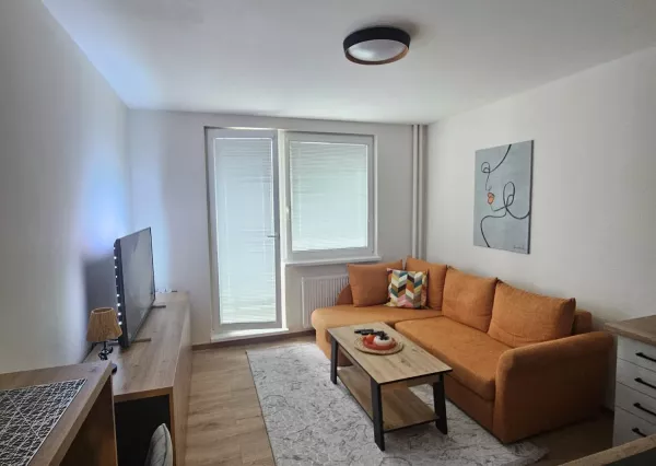 Komplet prerobená garsónka s lodžiou – Hlohovec