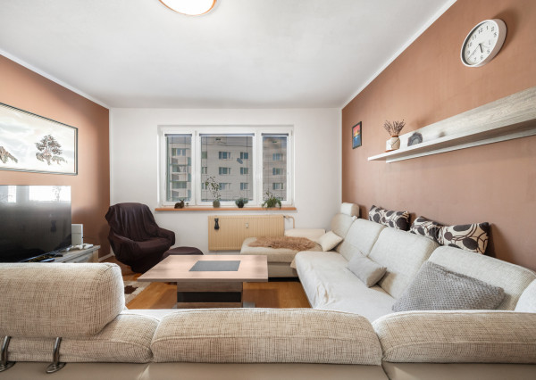 Priestranný 4i byt vo vyhľadávanej lokalite Vrakune!