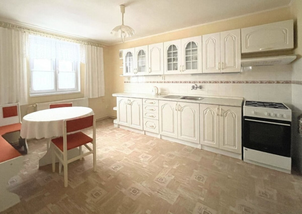 Rodinný dom s 2 bytmi – Vajnory