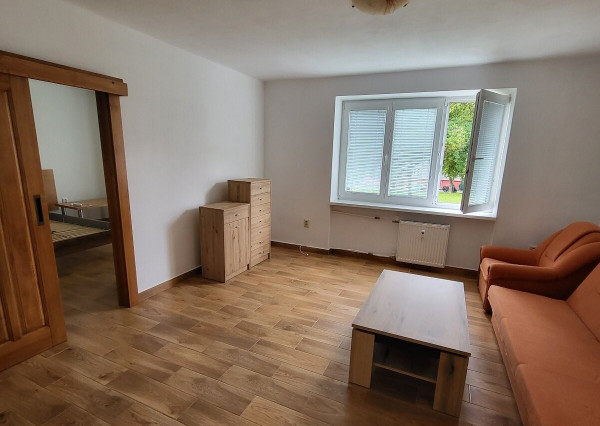 Slnečný 2-izbový byt s balkónom v tichej časti Prievidze