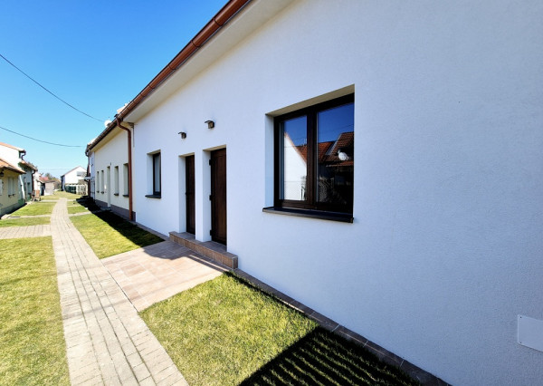 PREDAJ SAMOSTATNÝ 2-IZB.BYT V DOME + ZÁHRADA, BRATISLAVA III