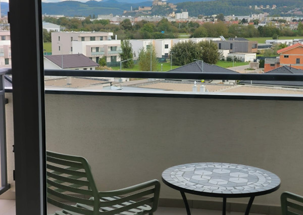 Prenájom : 2 izbový byt s Garážou Hanzlíkovská ulica