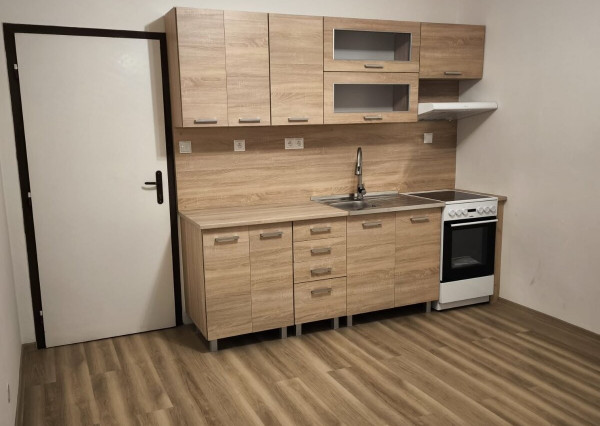 Prenájom 2 izbového bytu s parkovacím miestom v Nitre