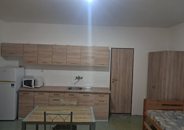 Prenájom garzónky pre 3osoby