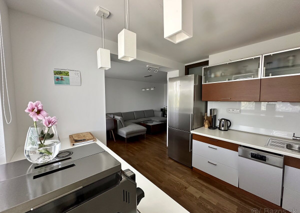 Štýlový 4- izbový byt na PREDAJ - Prievidza SEVER