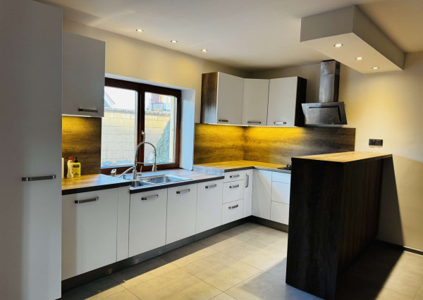 EXKLUZÍVNY RD, 6 IZBOVÝ RODINNÝ DOM, 300m2,VALALIKY