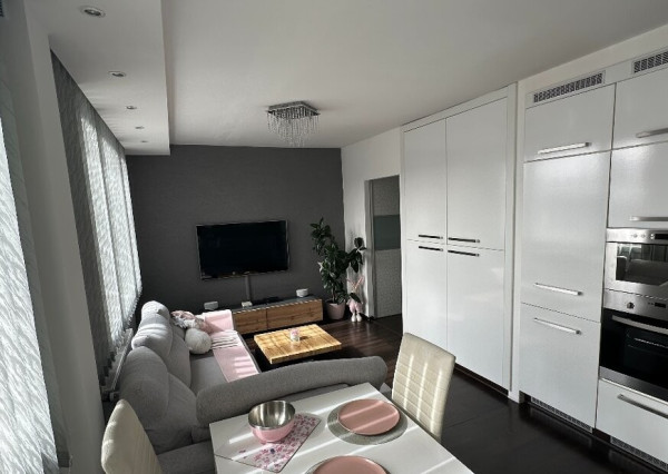 PRENAJATÝ Prenájom veľmi pekný 3-izbový byt, Terasa, Košice.