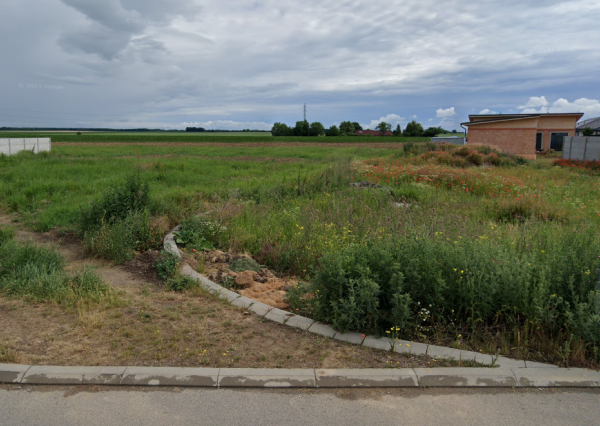 NA PREDAJ STAVEBNÝ POZEMOK - 824 m²