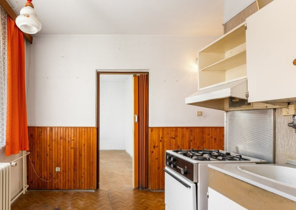 Vynikajúca Investičná Príležitosť - priestranný 4 izbový byt - pôvodný stav - Dúbravka