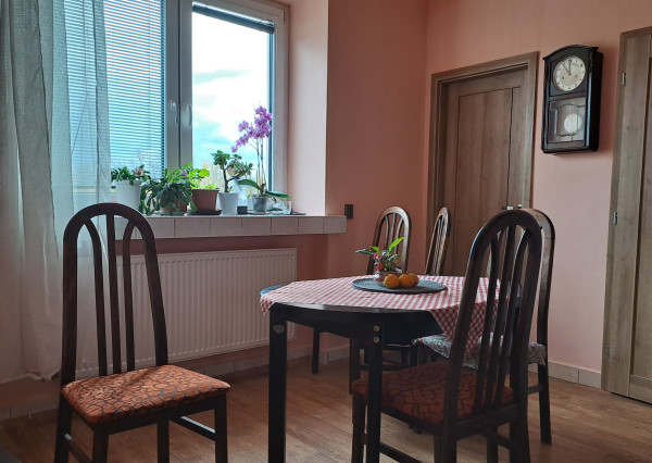 Veľkometrážny, 2-izbový byt so záhradou a garážou