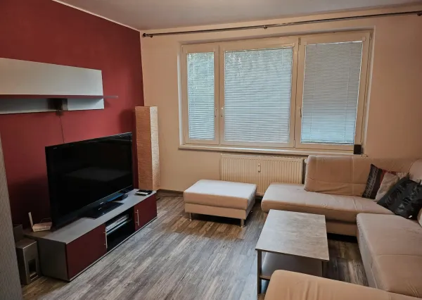 Ponúkame na prenájom 3 izbový byt po kompletnej rekonštrukcii - Petržalka pri univerzite