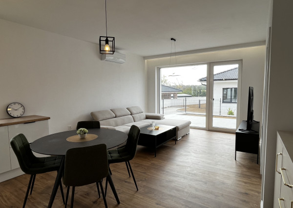 Kompletne zariadený rodinný dom v RED OAK – Červené Duby