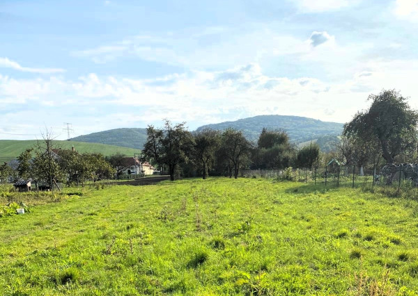 Na predaj stavebný pozemok o výmere 2171 m²  s ovocným sadom – vhodný na výstavbu rodinného domu, chaty.