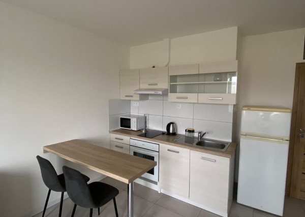 Moderná garsónka v tichej lokalite – vhodná pre 1–2 osoby