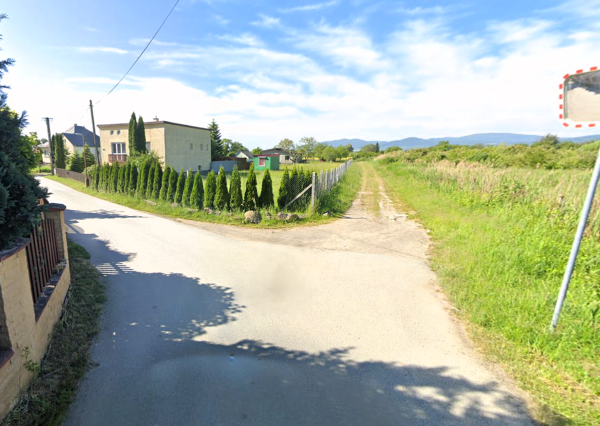 Na predaj slnečný pozemok - 1 000 m² vo Vranove nad Topľou – skvelá lokalita neďaleko obchodného centra